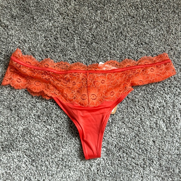 Maison LeJay Paris Lace Thong Brand New - Picture 1 of 3